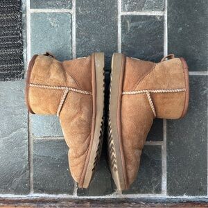 Ugg Classic Mini in Chestnut Size 9